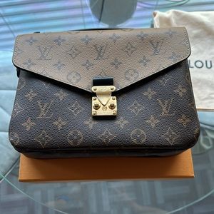 Louis Vuitton Pochette Métis reverse purse or bag